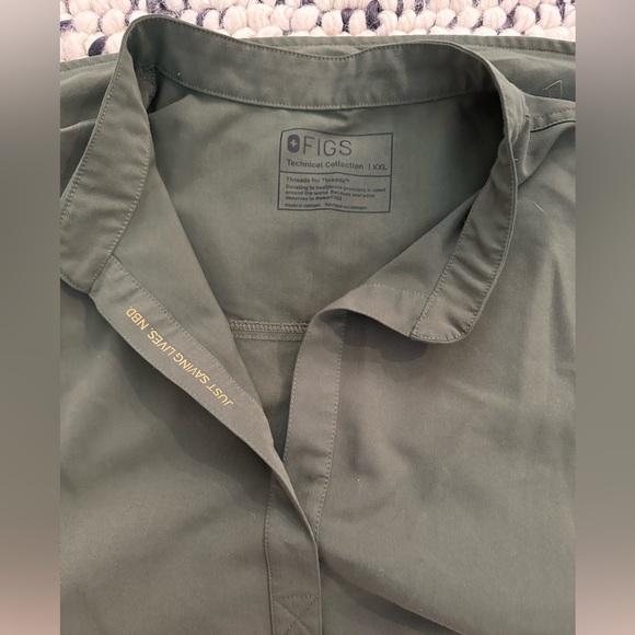 FIGS Women’s Rafaela Scrub Top - Moss Green - XXL - Picture 3 of 3